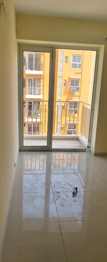 Room in 1 BHK Apartment at Wave Dream Homes, Wave City – for Rent