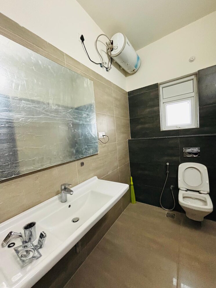 Bathroom, rajapushpa-green-dale 4 Bedroom 4020 Sq.Ft. Villa In Tellapur Hyderabad 8840918