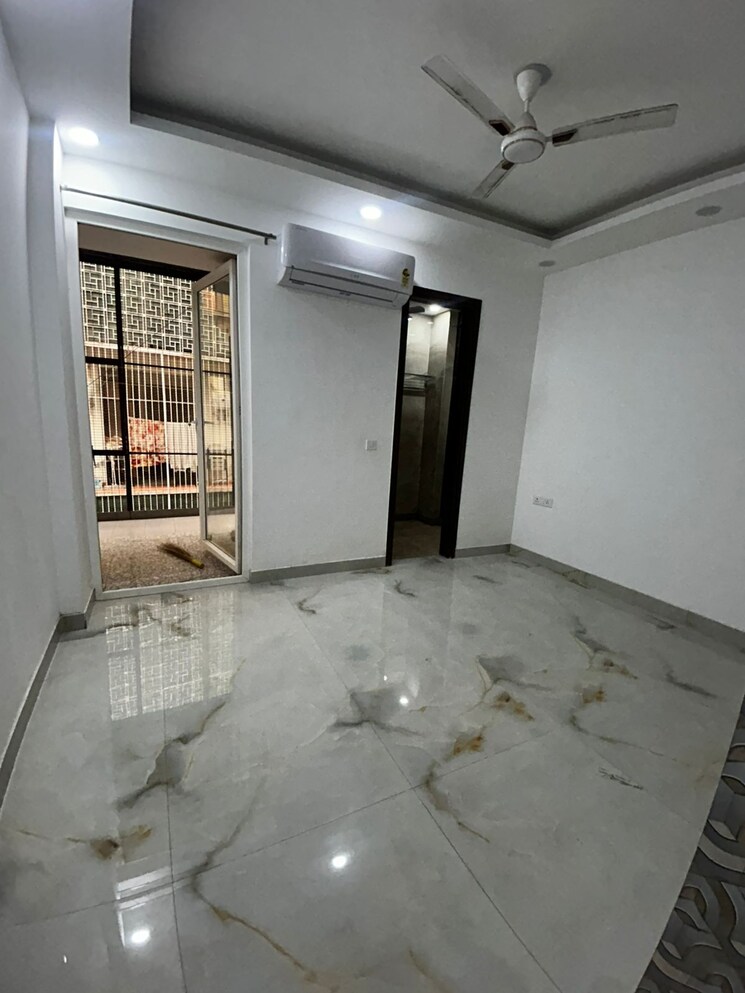 Room, lajpat nagar 3 Bedroom 1300 Sq.Ft. Builder Floor In Lajpat Nagar Delhi 8840951