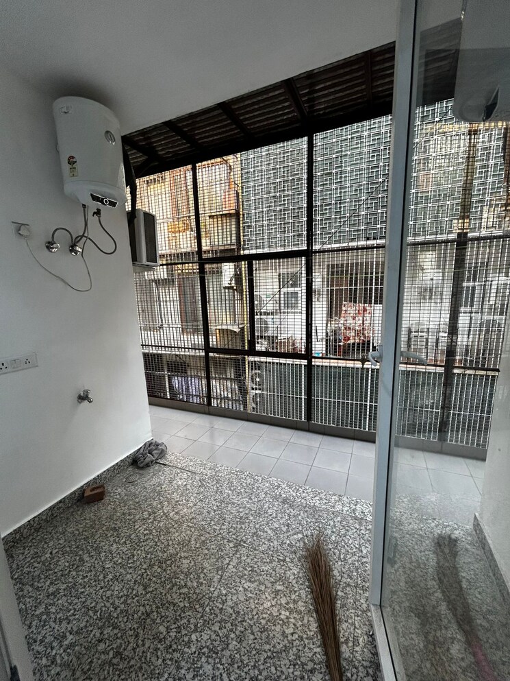 Balcony, lajpat nagar 3 Bedroom 1300 Sq.Ft. Builder Floor In Lajpat Nagar Delhi 8840951