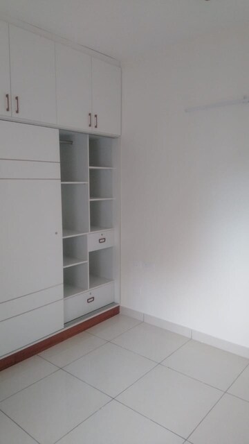 Room in 3 BHK Apartment at Prestige Finsbury Park Regent, Bagaluru – for Rent