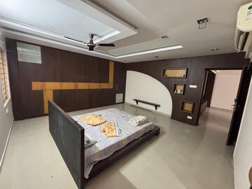 Bedroom in 3 BHK Apartment at Trendset Winz, Nanakramguda – for Rent