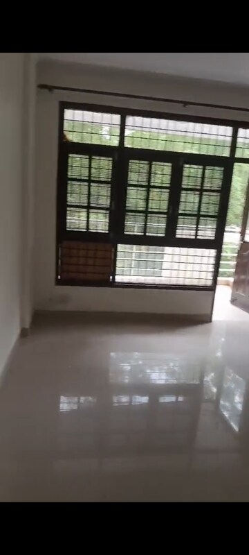 Room in 3 BHK Apartment at Mapsko Krishna Apra Gardens, Vaibhav Khand – for Rent