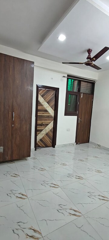 Room in 2 BHK Builder Floor at Vasundhara Sector 2b – for Sale