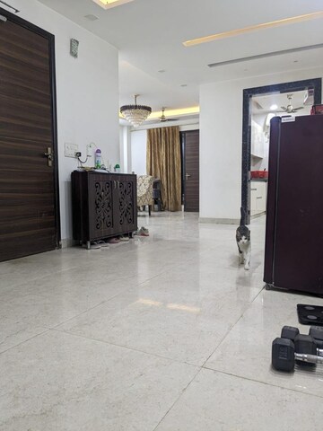 Room in 3 BHK Builder Floor at Grand Mall, Sector 28 – for Rent