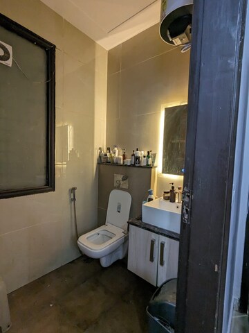 Bathroom in 3 BHK Builder Floor at Grand Mall, Sector 28 – for Rent