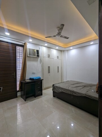 Bedroom in 3 BHK Builder Floor at Grand Mall, Sector 28 – for Rent