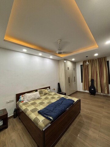 Bedroom in 3 BHK Builder Floor at Grand Mall, Sector 28 – for Rent