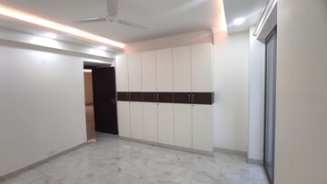 Room in 3.5 BHK Apartment at Parsvnath Exotica, Sector 53 – for Rent
