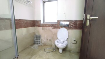 Bathroom in 3.5 BHK Apartment at Parsvnath Exotica, Sector 53 – for Rent