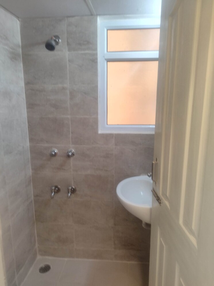 Bathroom, wave-dream-homes 1 Bedroom 578 Sq.Ft. Apartment In Wave City Ghaziabad 8841071