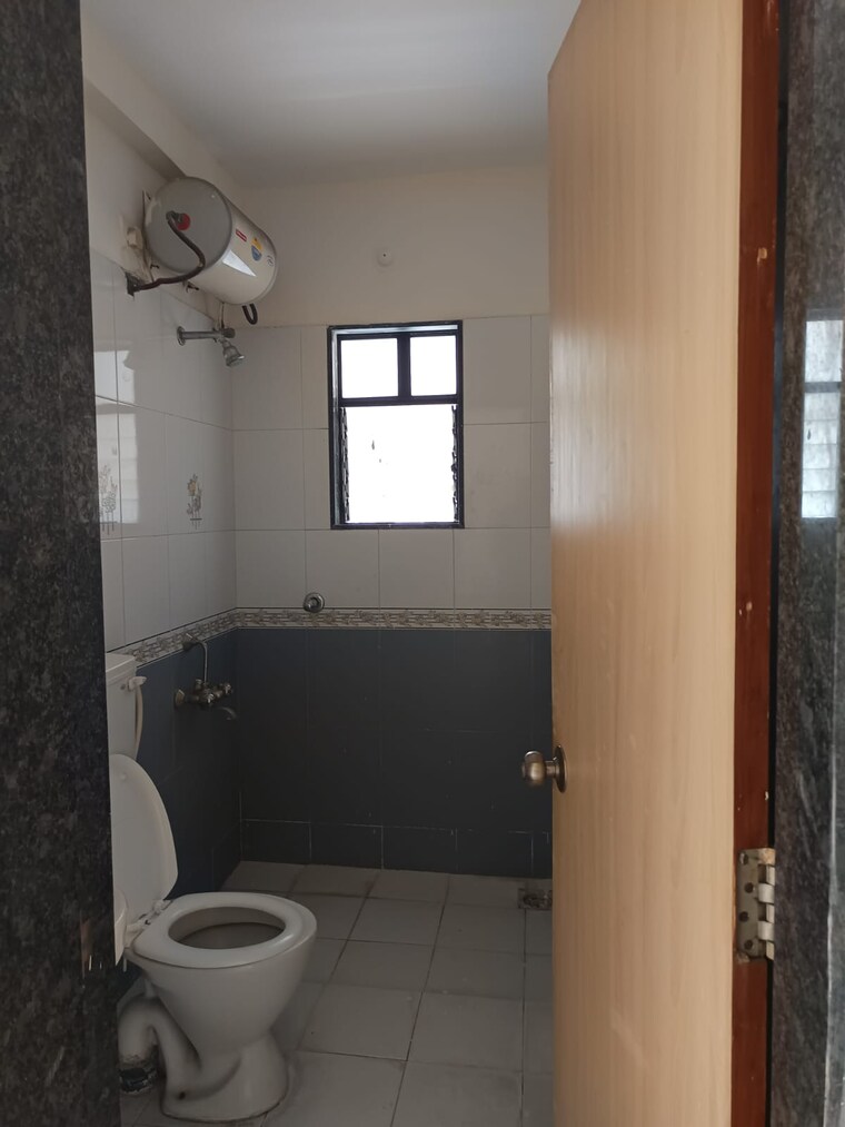 Bathroom, mont-vert-tropez 2 Bedroom 960 Sq.Ft. Apartment In Wakad Pune 8841111