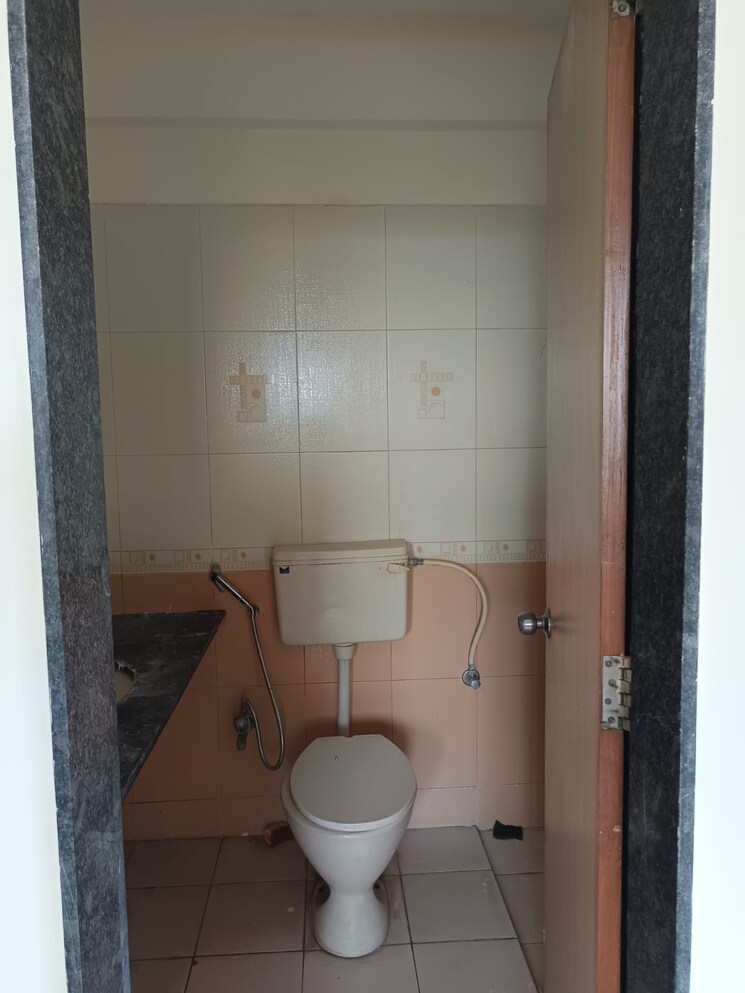 Bathroom, mont-vert-tropez 2 Bedroom 960 Sq.Ft. Apartment In Wakad Pune 8841111