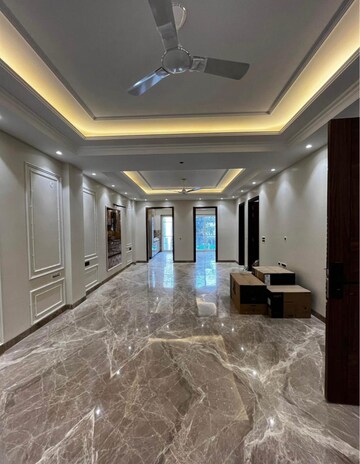 Building Lobby in 4 BHK Builder Floor at Ansal API Esencia, Sector 67 – for Sale