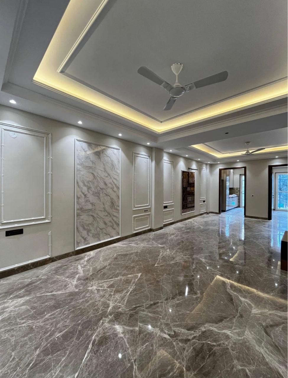 4 BHK + Pooja Room,Servant Room 251 Sq.Yd. Builder Floor in Ansal API Esencia