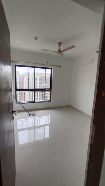 Room in 2 BHK Apartment at Shapoorji Pallonji Sensorium, Hinjewadi – for Rent
