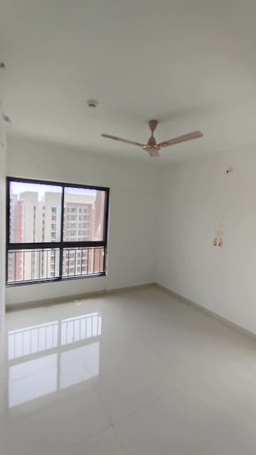 Room in 2 BHK Apartment at Shapoorji Pallonji Sensorium, Hinjewadi – for Rent