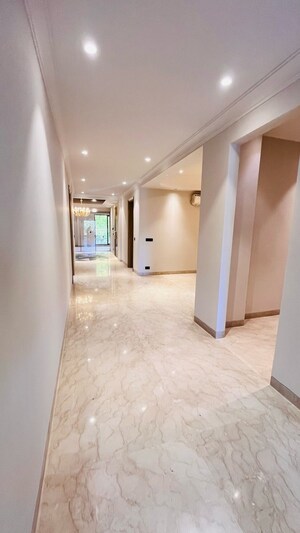 Room in 4 BHK Builder Floor at Ansal API Versalia, Sector 67a – for Sale