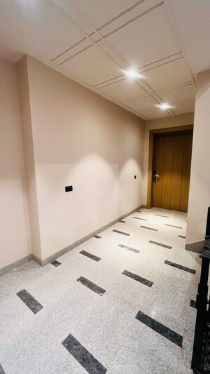 Room in 4 BHK Builder Floor at Ansal API Versalia, Sector 67a – for Sale