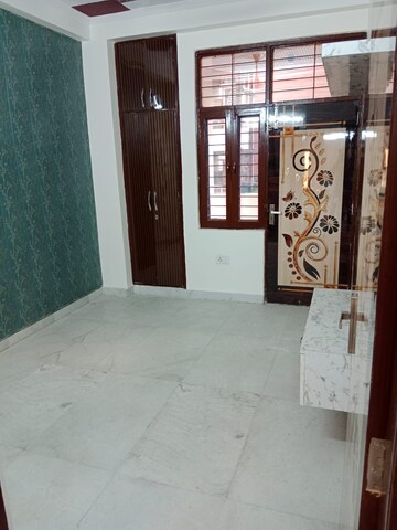 Room in 3 BHK Builder Floor at Vasundhara Sector 3 – for Sale
