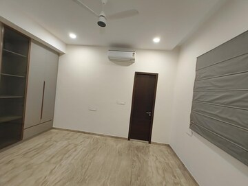 Room in 5 BHK Villa at Mantri Group Mantri Euphoria, Narsingi – for Rent
