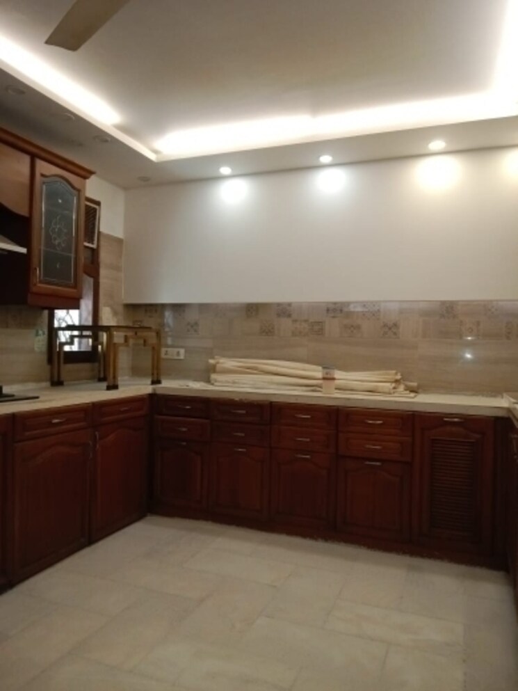 Kitchen, new friends colony 4 Bedroom 500 Sq.Yd. Builder Floor In New Friends Colony Delhi 8841314