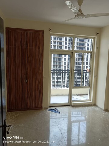 Room in 2 BHK Apartment at Omaxe Residency, Gomti Nagar – for Rent