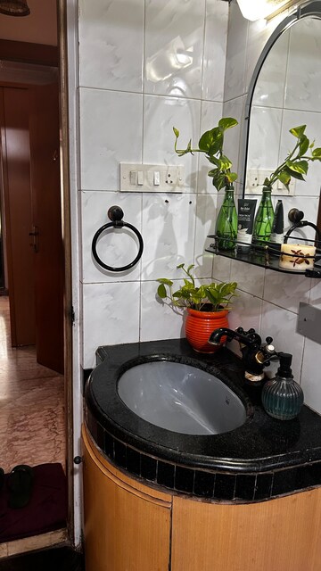 Master Bedroom in 3 BHK Apartment at Dheeraj Gaurav Heights, Jogeshwari West – for Rent