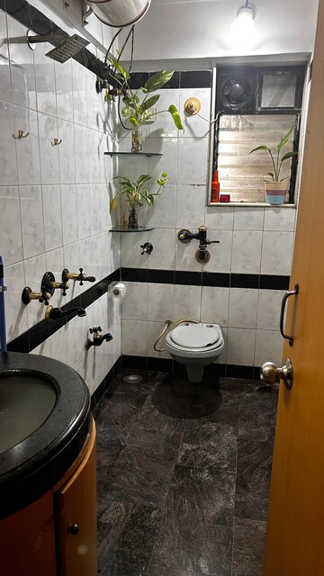 Master Bedroom in 3 BHK Apartment at Dheeraj Gaurav Heights, Jogeshwari West – for Rent
