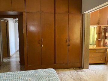 Room in 3 BHK Apartment at Dheeraj Gaurav Heights, Jogeshwari West – for Rent