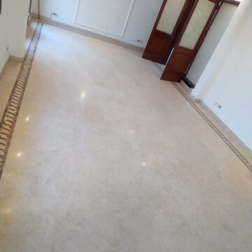 Room in 3 BHK Builder Floor at Dlf Phase I – for Rent
