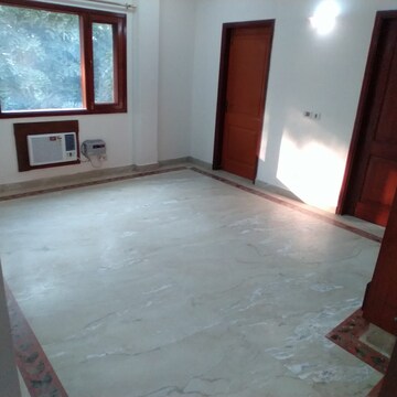 Room in 3 BHK Builder Floor at Dlf Phase I – for Rent