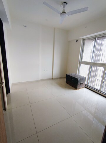 Room in 1 BHK Apartment at Godrej Tranquil, Kandivali East – for Rent