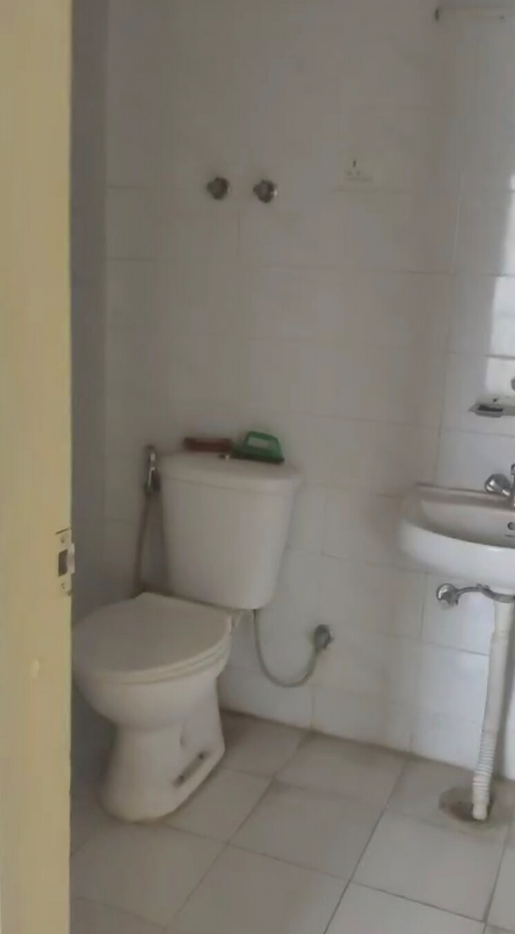 Bathroom, eros-sampoornam-iii 2 Bedroom 855 Sq.Ft. Apartment In Sector 2 Greater Noida Greater Noida 8841451