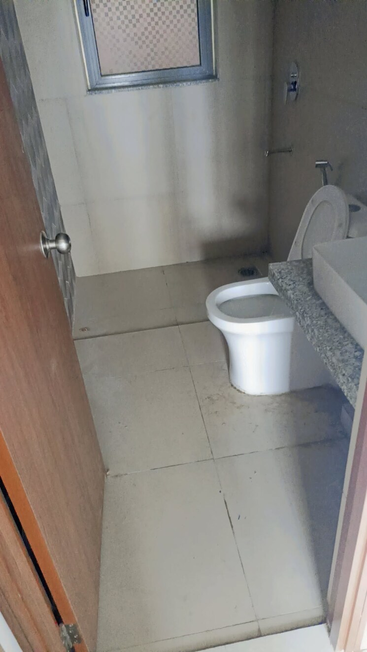 Bathroom, kalpataru-immensa 2 Bedroom 680 Sq.Ft. Apartment In Kolshet Road Thane 8841441