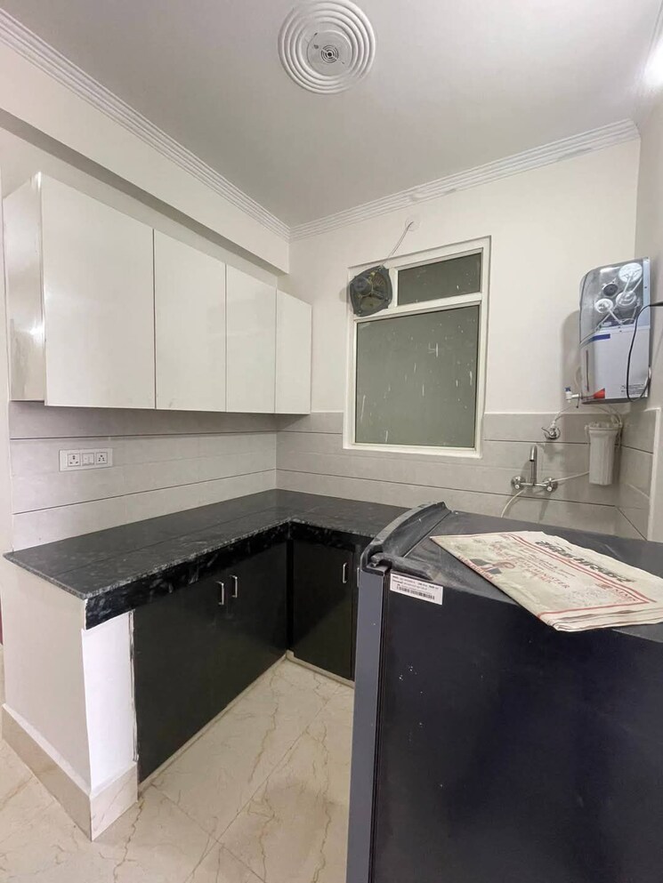 Kitchen, paryavaran complex 1 Bedroom 450 Sq.Ft. Builder Floor In Paryavaran Complex Delhi 8841517