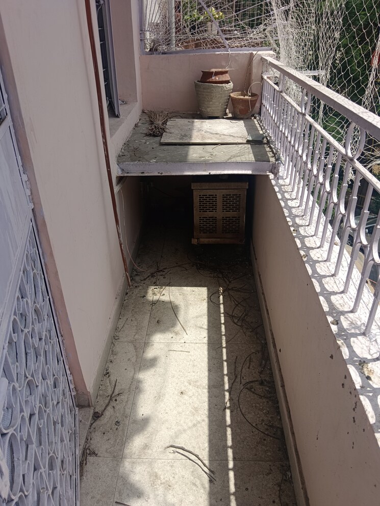 Balcony, rwa-pocket-r-dilshad-garden 2 Bedroom 950 Sq.Ft. Apartment In Dilshad Garden Delhi 8841584