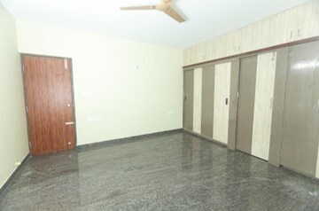 Bedroom in 3.5 BHK Apartment at Seshadripuram – for Rent