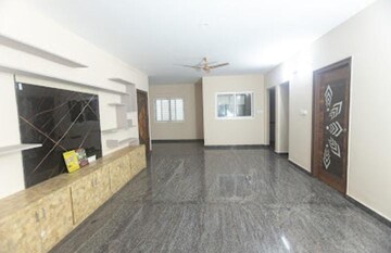 Room in 3.5 BHK Apartment at Seshadripuram – for Rent