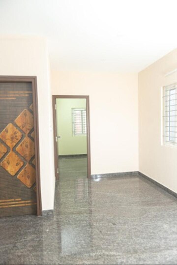 Room in 3.5 BHK Apartment at Seshadripuram – for Rent