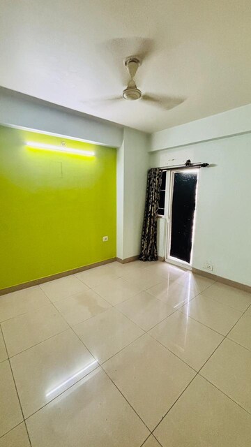 Room in 2 BHK Apartment at Express Zenith, Sector 77 – for Rent