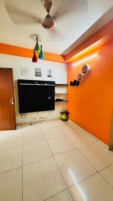 2 BHK Apartment For Rent in Express Zenith, Sector 77