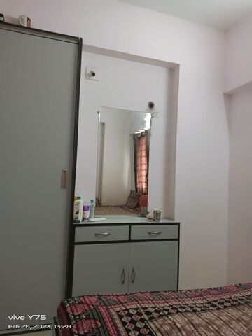 Furnished Amenities in 1.5 BHK Apartment at Makarba – for Rent