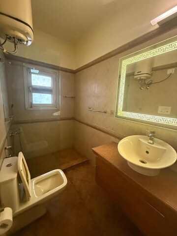 Attached Bathroom in 1 BHK Builder Floor at Nehru Enclave – for Rent