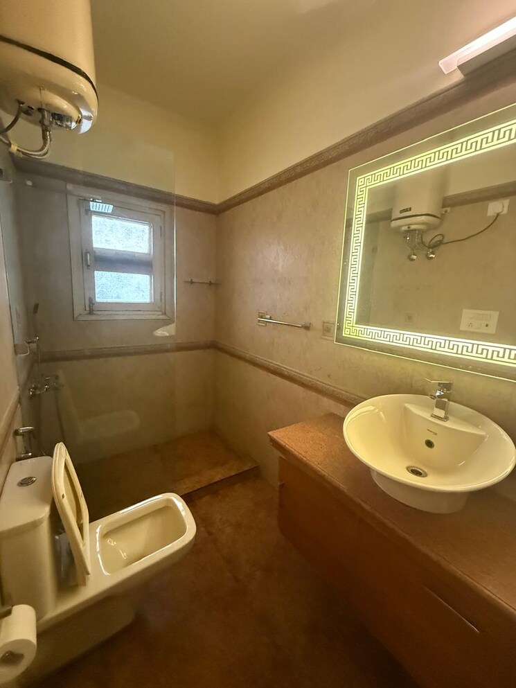 Attached Bathroom, nehru enclave 1 Bedroom 3000 Sq.Ft. Builder Floor In Nehru Enclave Delhi 8841578