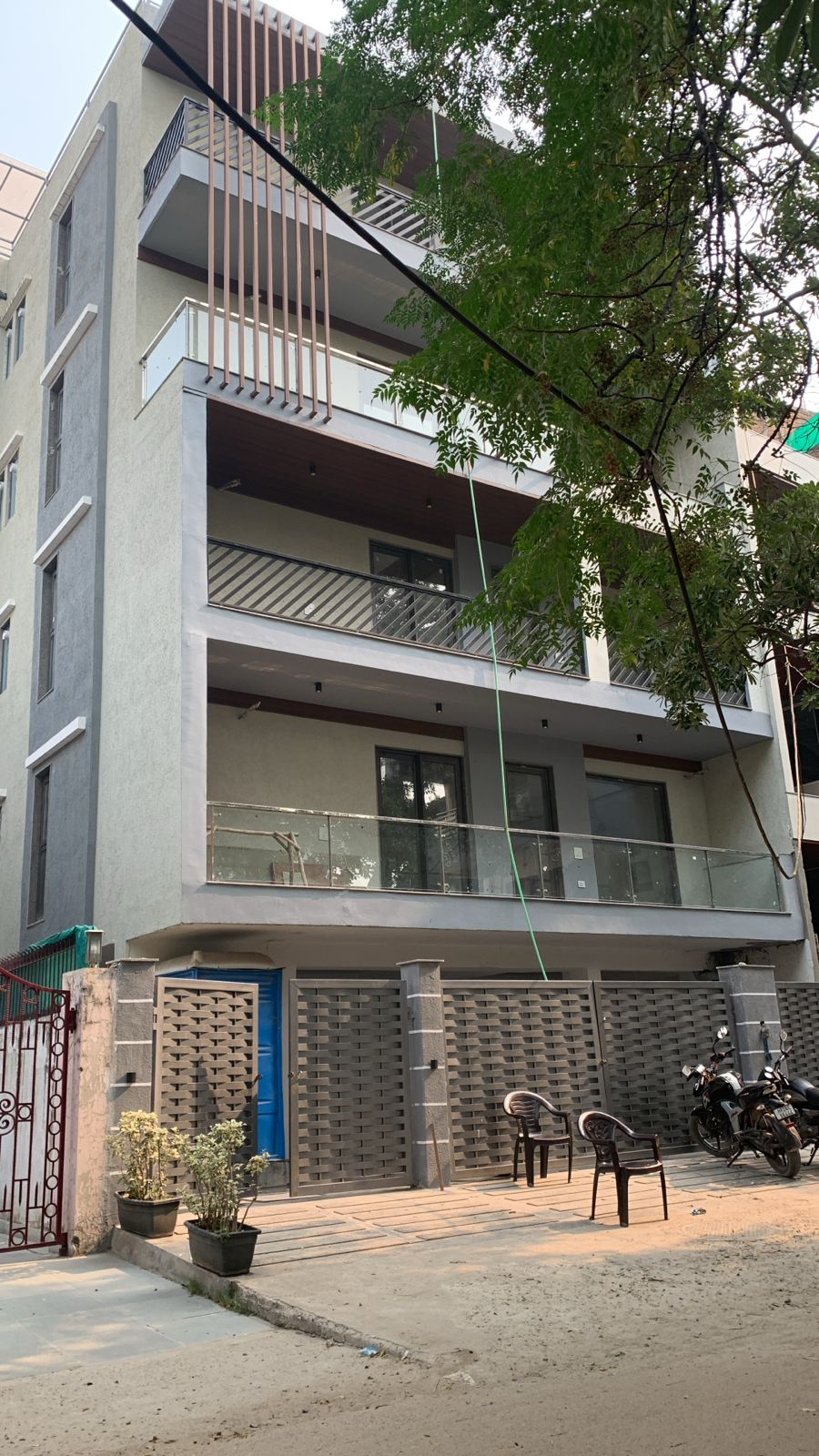 4 BHK + Servant Room Builder Floor For Sale in DLF Royale Residences