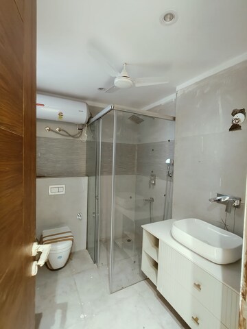 Bathroom in 4 BHK Builder Floor at DLF Royale Residences, Dlf Phase I – for Sale