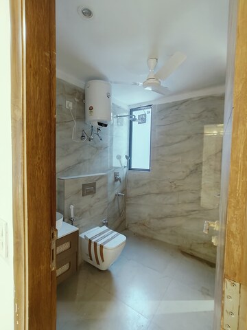 Bathroom in 4 BHK Builder Floor at DLF Royale Residences, Dlf Phase I – for Sale