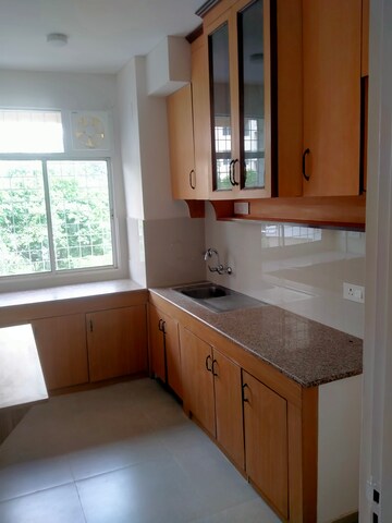 Kitchen in 3 BHK Apartment at DLF Oakwood Estate, Dlf Phase ii – for Rent