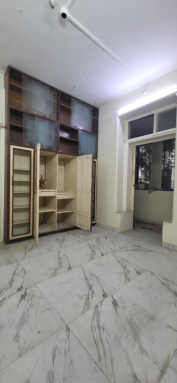 Room in 2 BHK Apartment at Coronation Mansion, Dadar East – for Rent